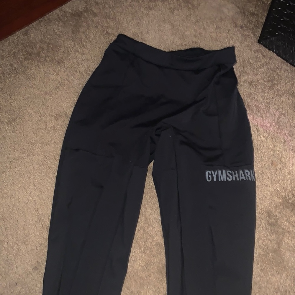Gym shark leggings